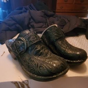 Boc black katina clogs